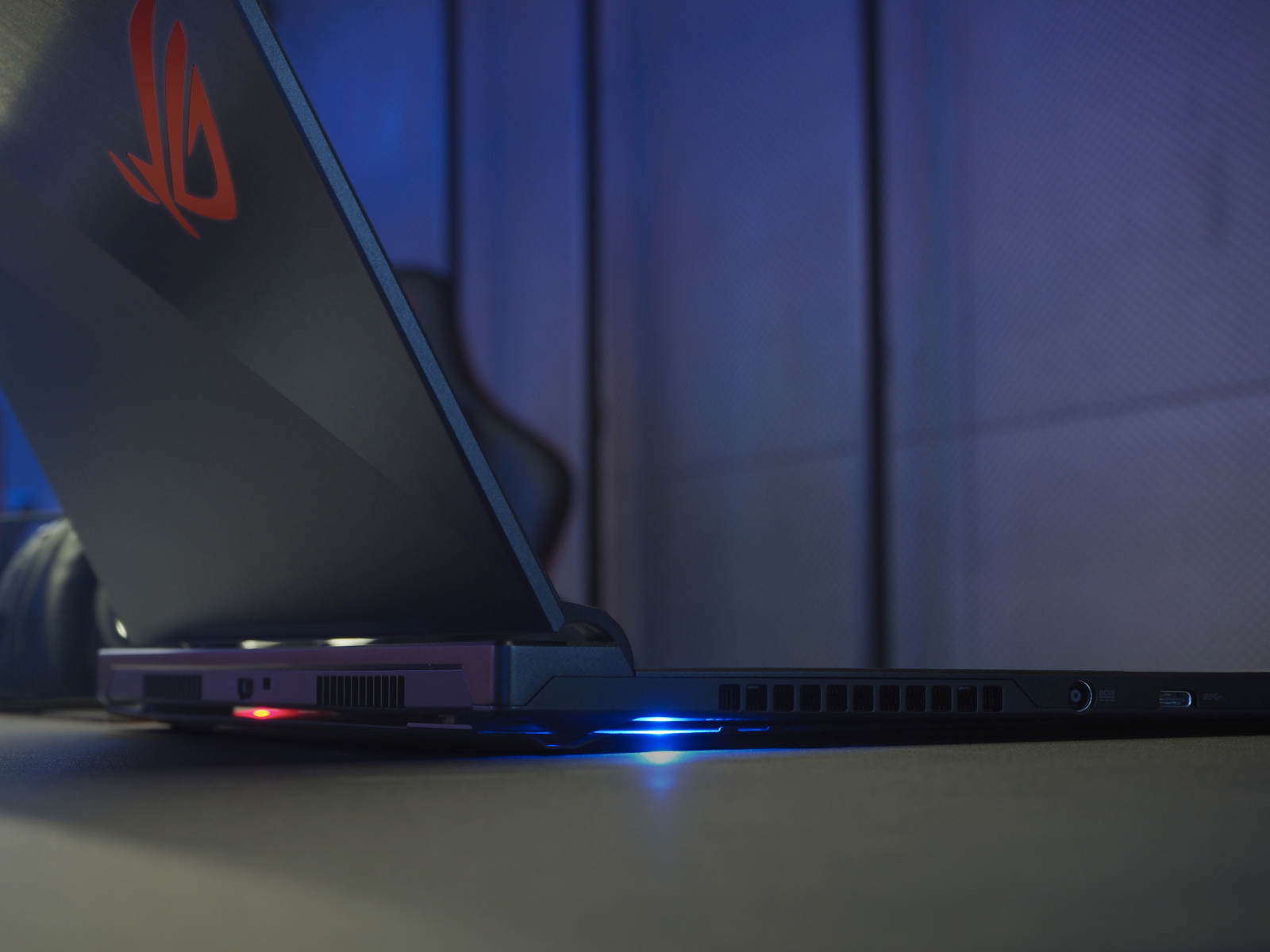 ROG Zephyrus S_GX531GX+GW+GV_Scenario Photo_04